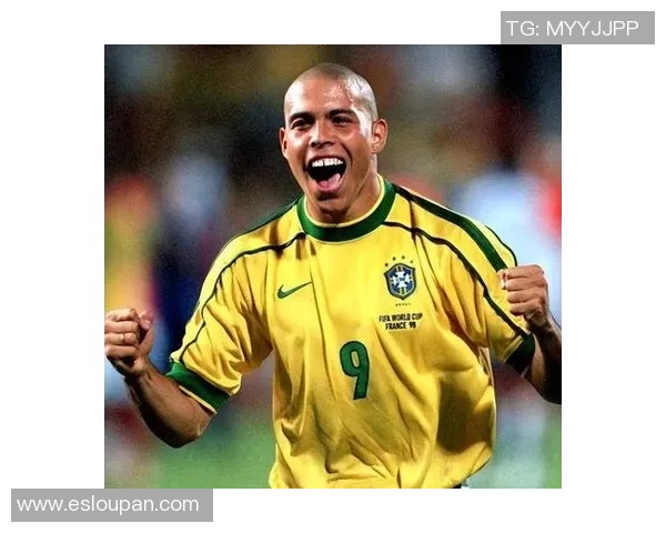 老牌足球明星同框合影再现昔日辉煌岁月唤起球迷美好回忆